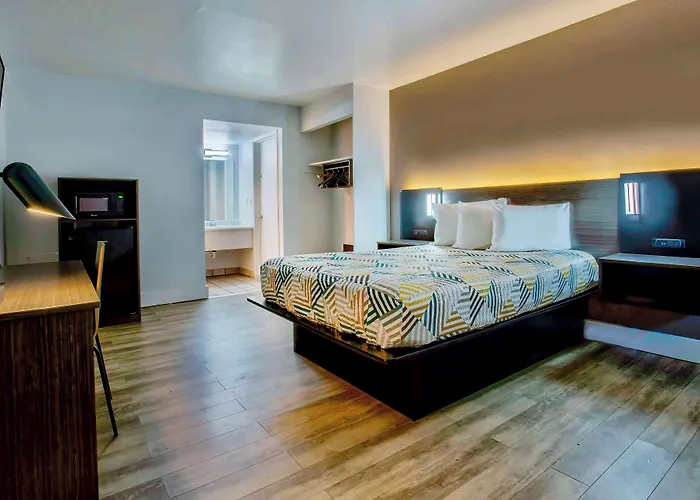 6 Tucson, Az - East Williams Center Hotel 3*